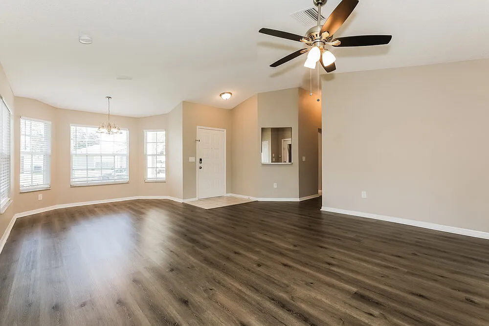3 bed, 2.0 bath, 1221 sqft, $2,180 — Photo 3