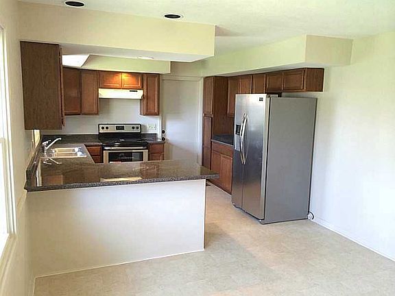 5th image of 2604 Catalina Dr