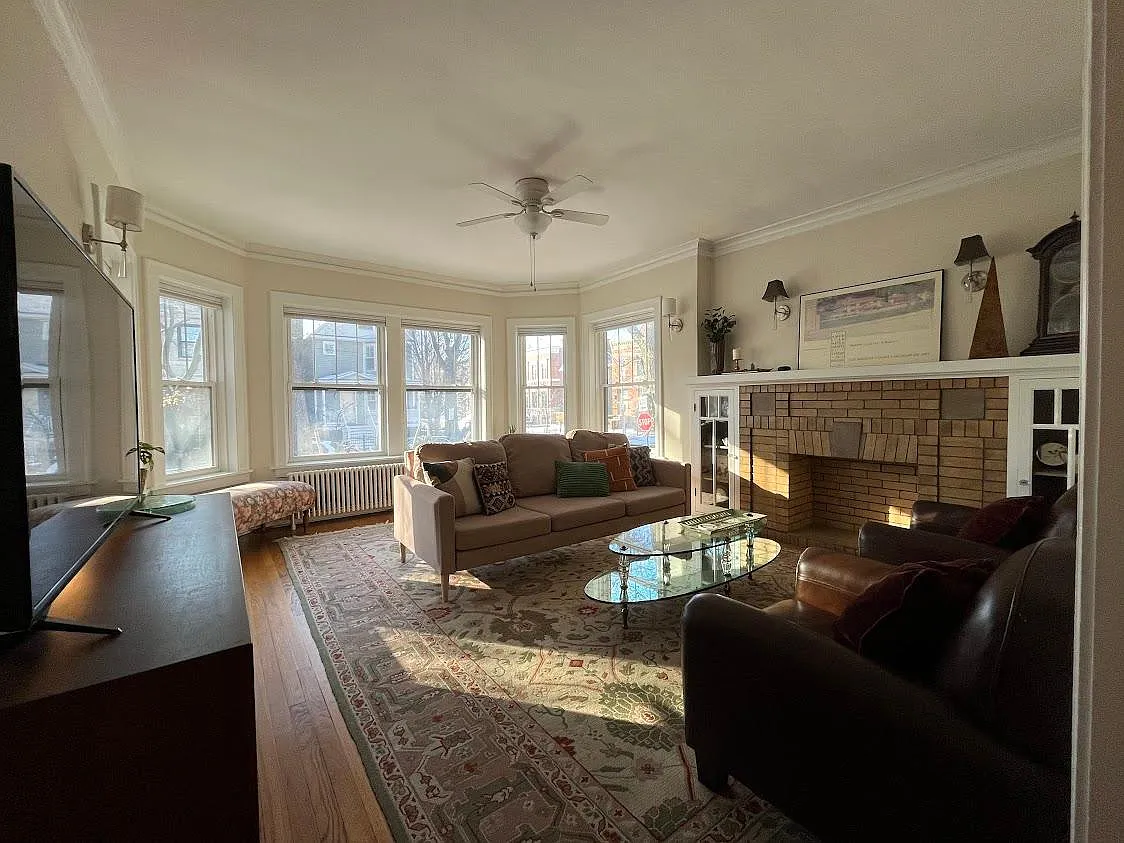 Building Photo - 1246 W Altgeld St #1