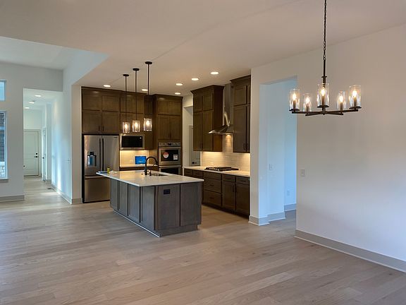5th image of 1335 Chatham Hills Blvd