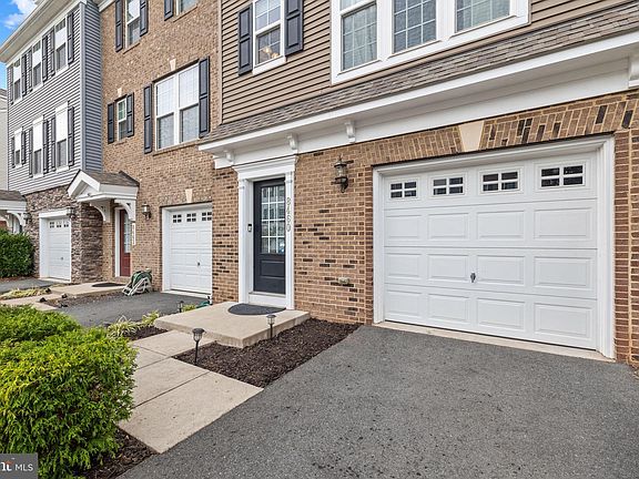 4th image of 8460 Craggan Ln