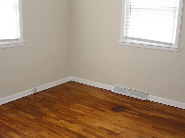 1332 Sutherland Ave — Photo 5