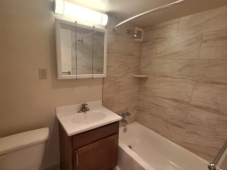 Claridge House — Photo 167