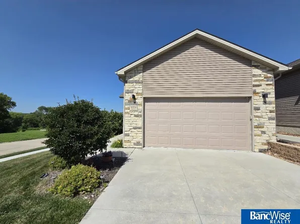 601 Cedar St, Hickman, NE 68372