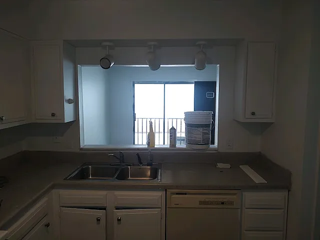 Crompton ct — Photo 3