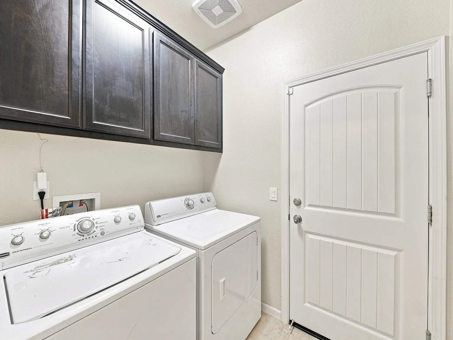 3 bed, 1940 sqft, $2,999 — Photo 3