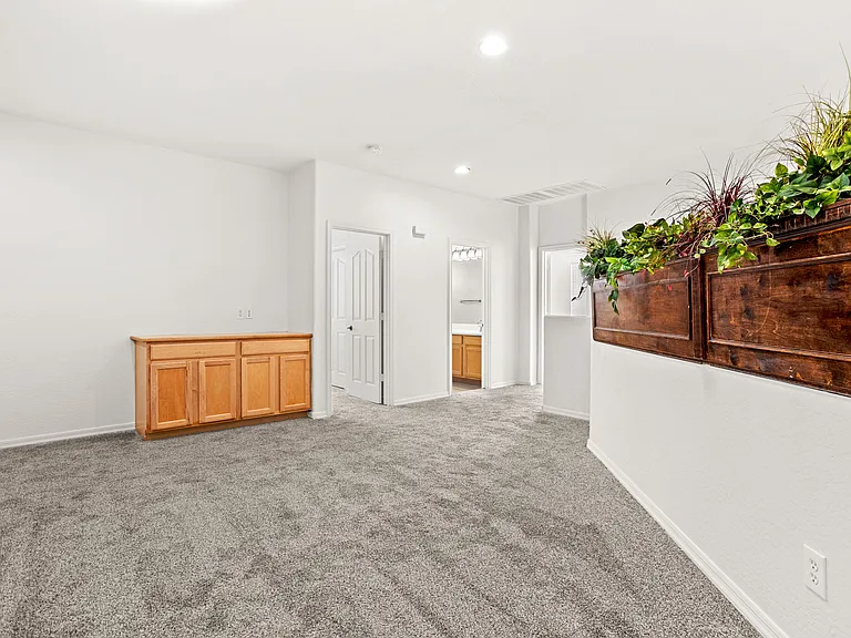 1247 E Kenwood St — Photo 16