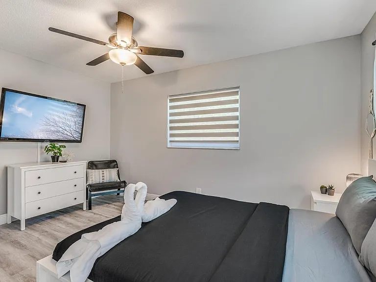 1051 SW 32nd Ct #1 — Photo 6