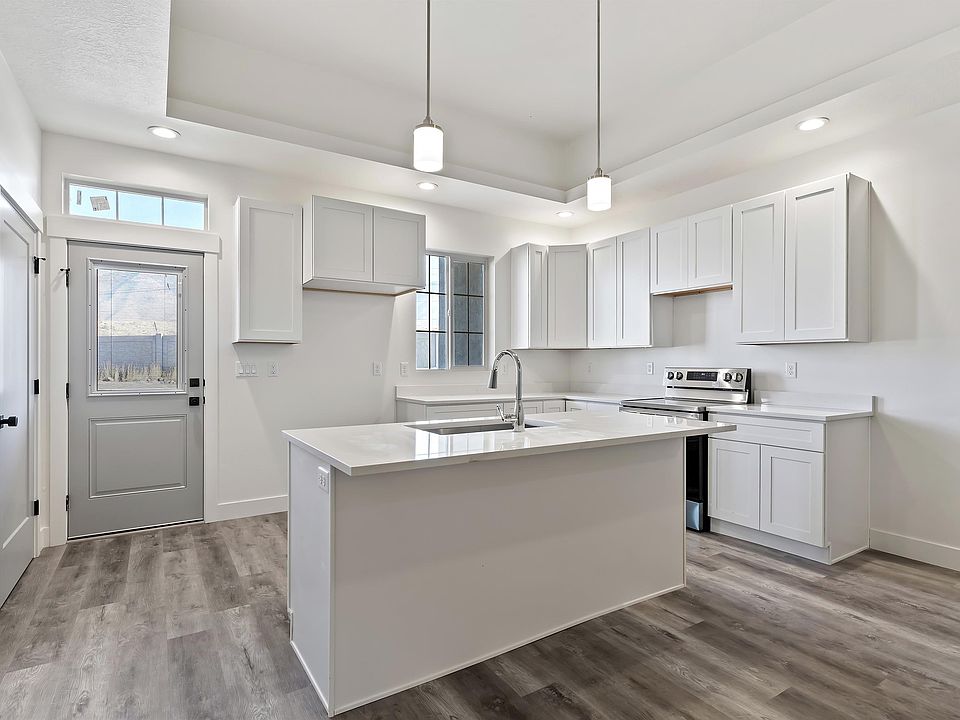 1st image of 5810 N Glenpoint Dr #5810