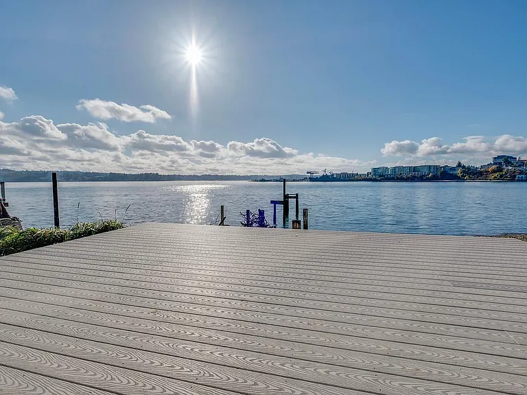 219 Shore Dr — Photo 1