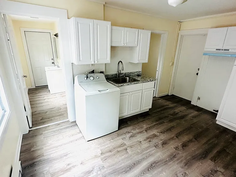 6 E Walnut St #1L — Photo 5