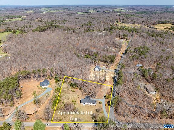 3rd image of 19 Harlow Town Rd