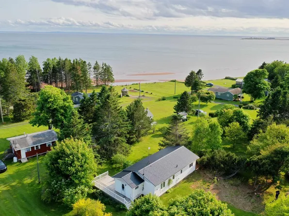 11 Ferry View Ln, Wood Islands, PE C0A 1B0