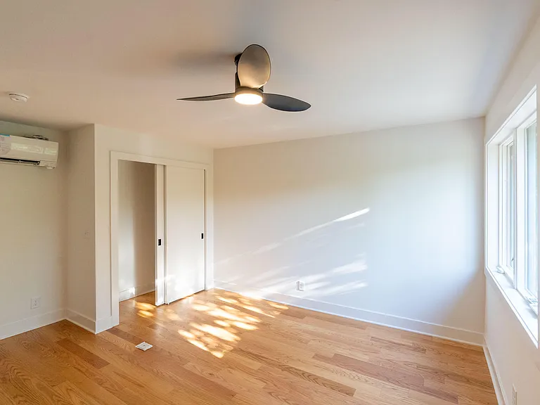 402 E Martin St — Photo 14