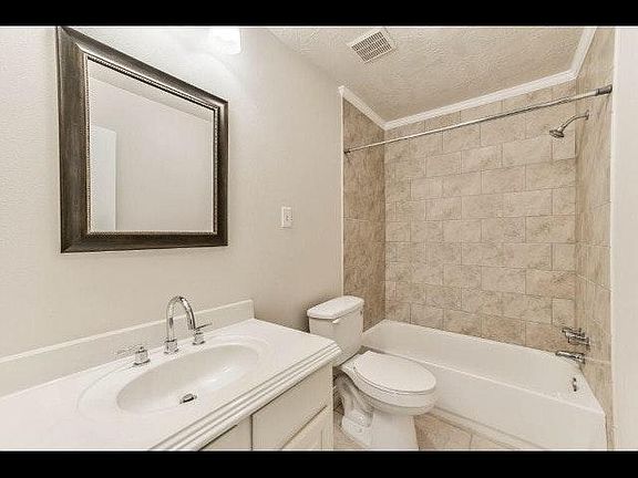 3rd image of 17136 Blackhawk Blvd