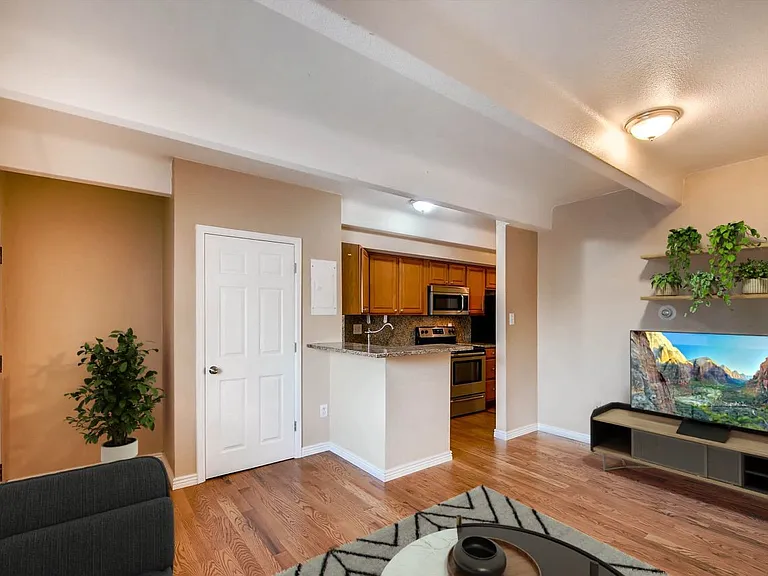 590 N Logan St #208 — Photo 3