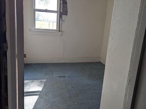 4th image of 306 Rose St