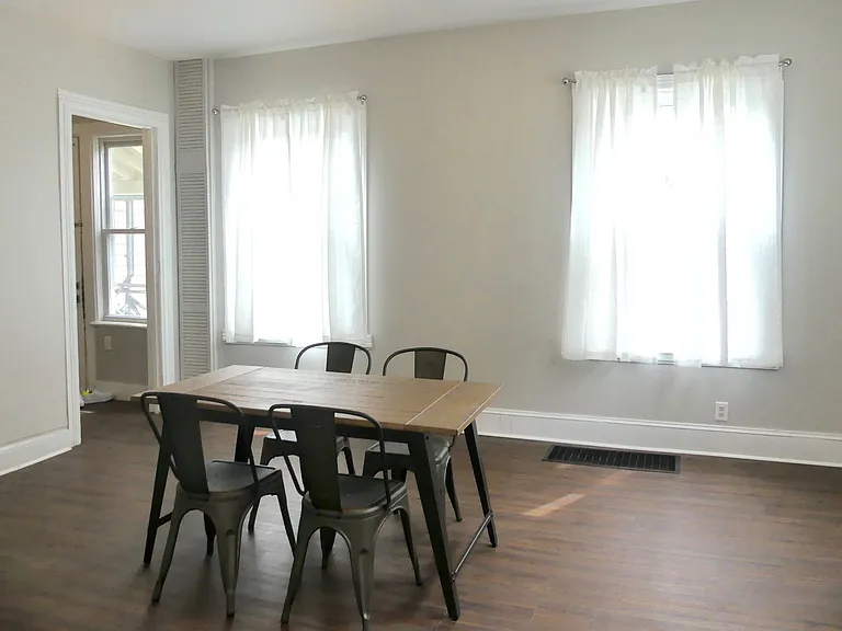 144-313 Linn St — Photo 4