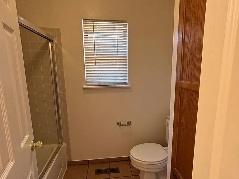 1047 Mirrormere Cir — Photo 20