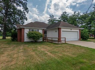 615 Meadowbrook Rd, Mount Vernon, IL 62864