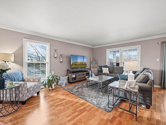 2nd image of 9955 Cambridge Ct Unit 9955