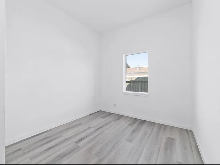 2714 Avenue L — Photo 5