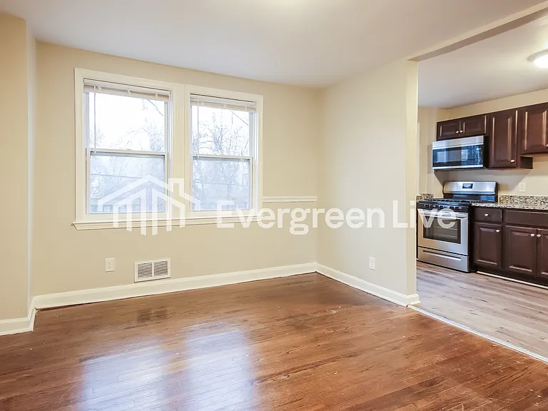 1118 Newfield Rd — Photo 3