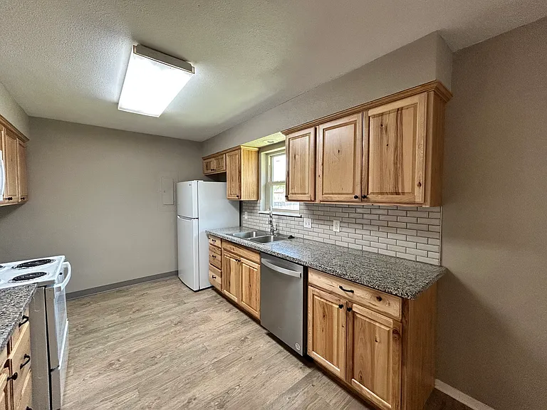 8219 Elkridge Ave — Photo 7