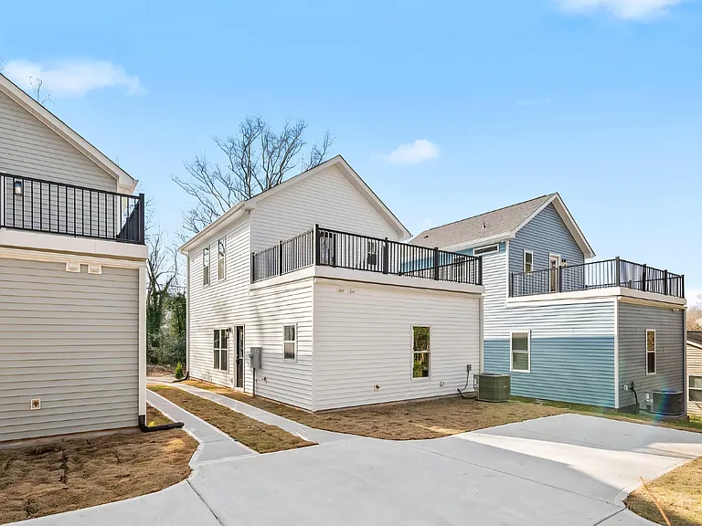 1107 Simmons St — Photo 4