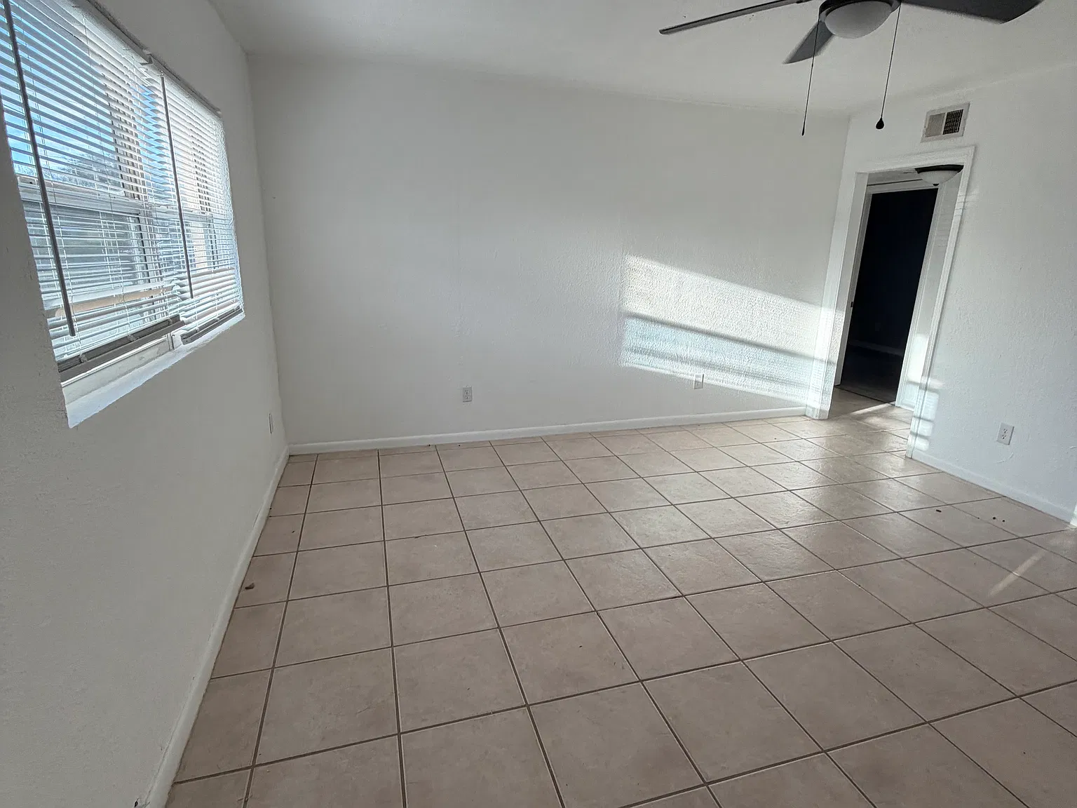 2 bed, 900 sqft, $1,600 — Photo 3
