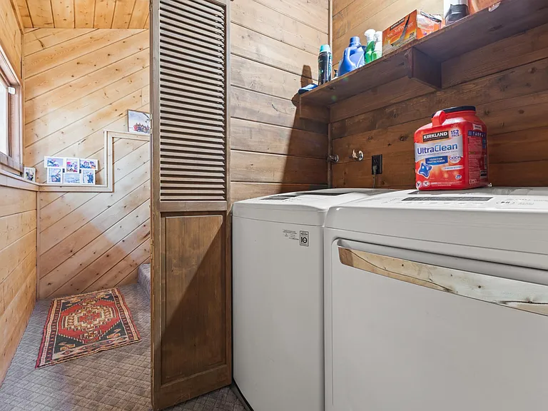 Lower Level Washer/Dryer
