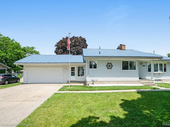 13370 Gerald St, Gibraltar, MI 48173