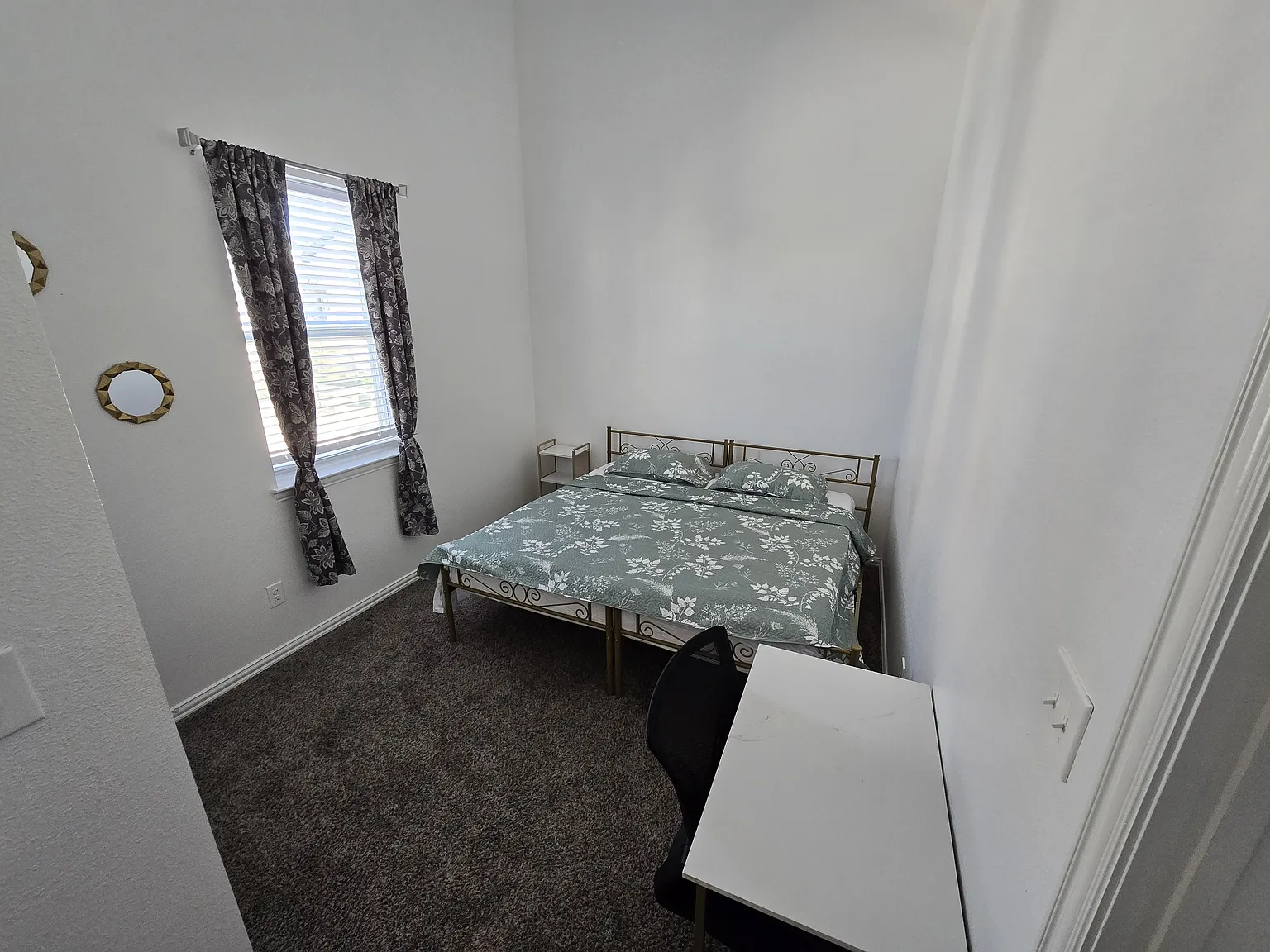 4 bed, 3.0 bath, 1950 sqft, $1,274 — Photo 2