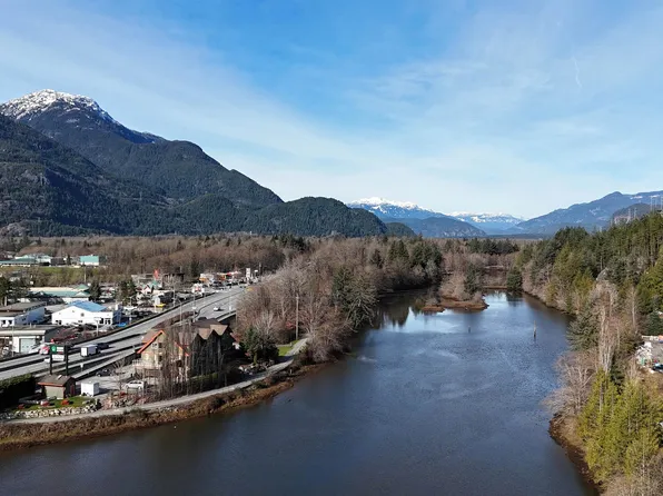 1500 Scott Cres #415, Squamish, BC V8B 1G4