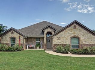 601 Meadow Park Dr, Boyd, TX 76023