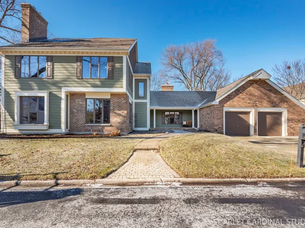 2S002 Country Club Ln, Wheaton, IL 60189