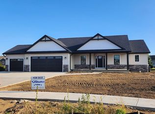 2227 Secretariat Ln, Saint Johns, MI