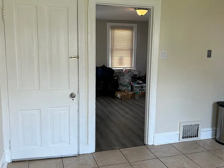 21 S Warner Ave — Photo 7