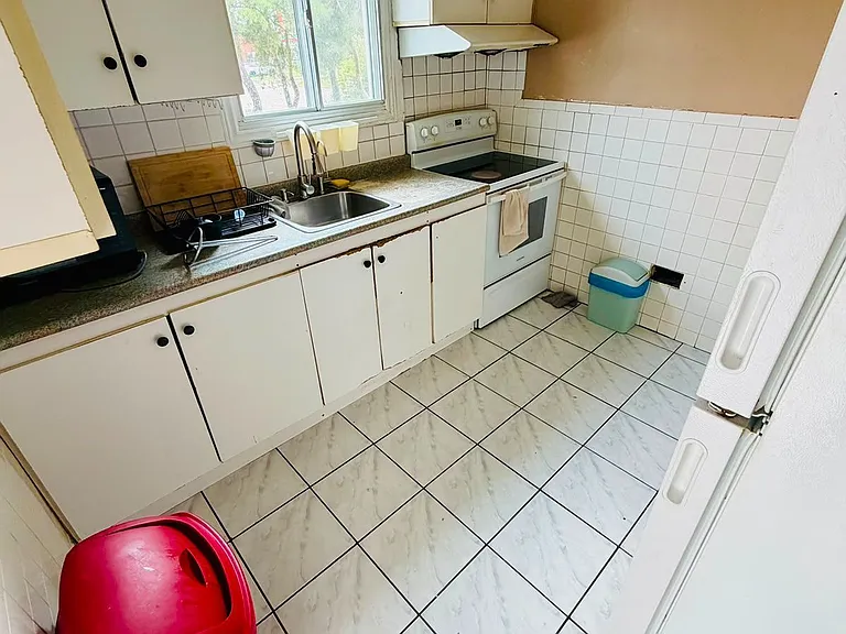 7118 Goreway Dr — Photo 11