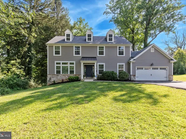 10 Robins Ln, Berwyn, PA 19312