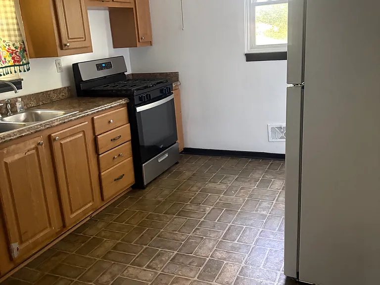 190 Elliott Rd — Photo 7