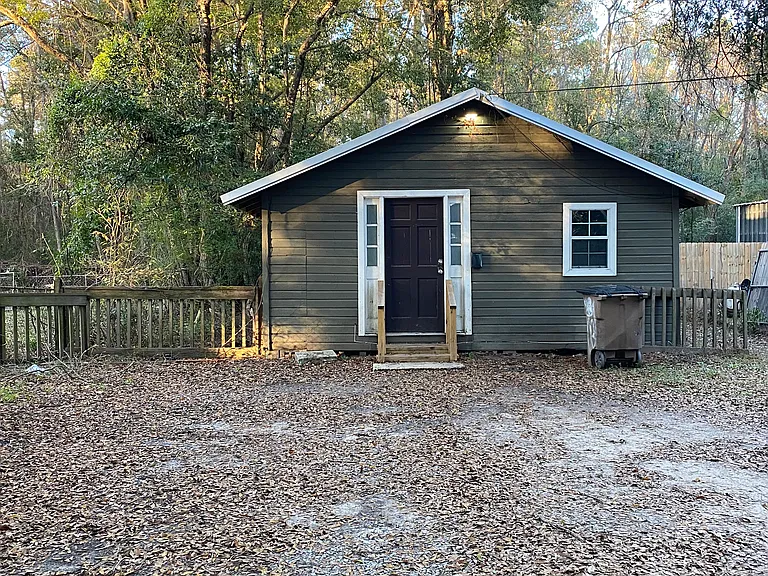 W Clubhouse Rd — Photo 1