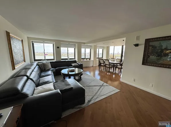 300 Winston Dr APT 1210, Cliffside Park, NJ 07010