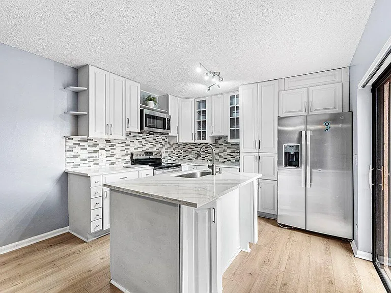 6115 Seven Springs Blvd — Photo 2