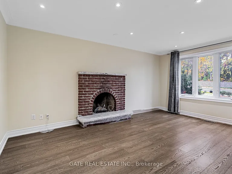 60 Scott St — Photo 9