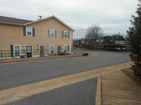 206 E Church St #206, Orange, VA 22960