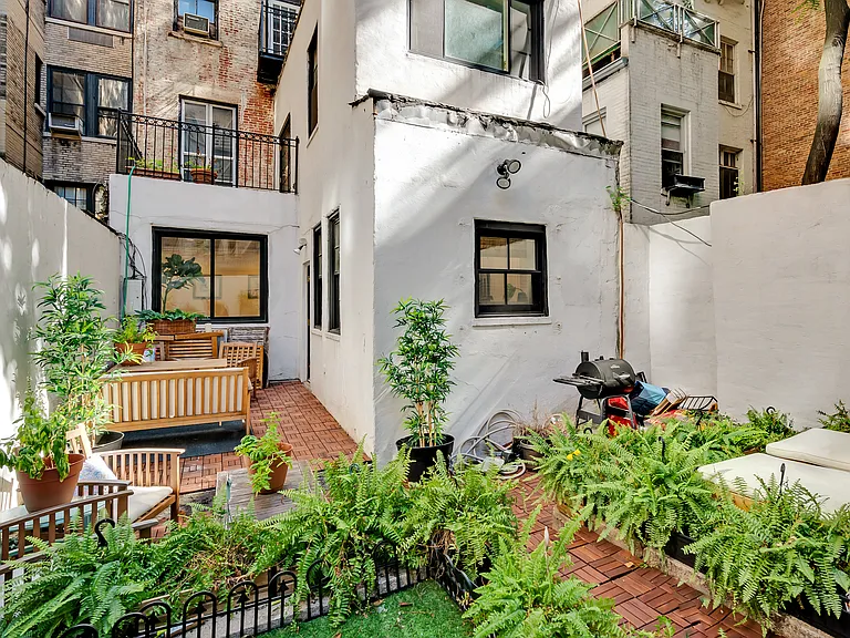 114 E 62nd St #GARDEN — Photo 9