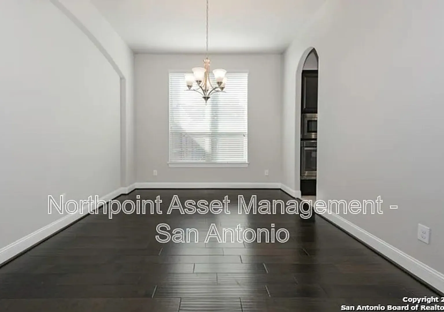 4BR/3.5BA | Single Family Home | 3-Car Garage Parking | Fenced backyard! — Photo 3