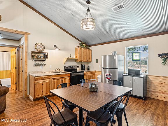 5th image of 759 Oakview Dr