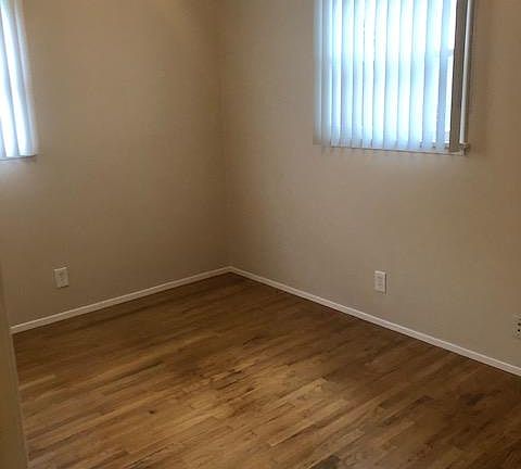5th image of 420 Violet Ave
